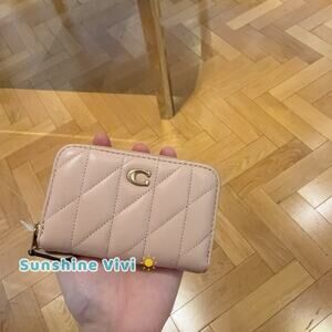 NWT COACH CM505 Essential Small Zip Around Card Case With Pillow Quilting CREAM